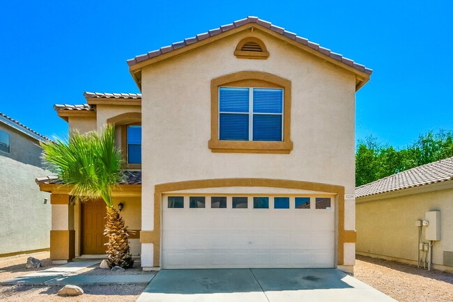 Building Photo - 2236 E Spruce Dr