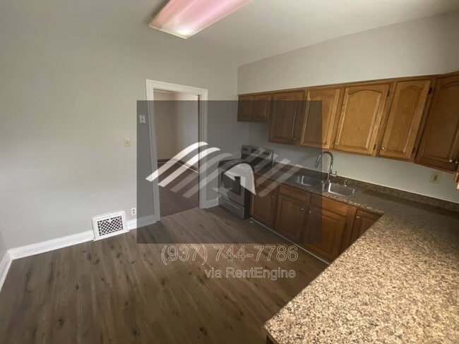 Photo - 500 W Parkwood Dr