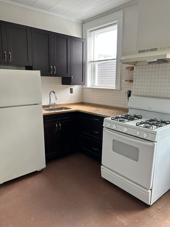 Building Photo - 141 Franklin Ave Unit #2 Rental