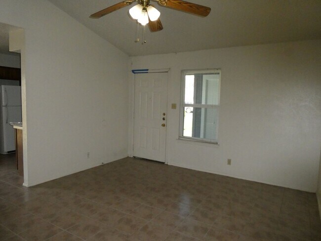 Photo - Key Properties3 (8705 Pineridge Dr) Unidad B