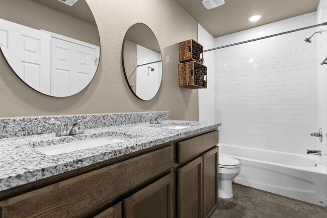 Photo - 2011 Wood Ave Unit 2011