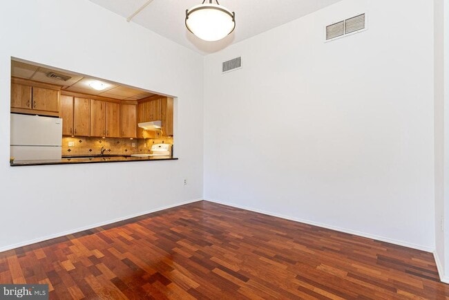 Photo - 1 Markham Rd Unit 2F