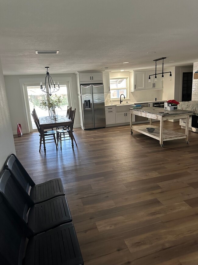 Photo - 508 Hillpine Way