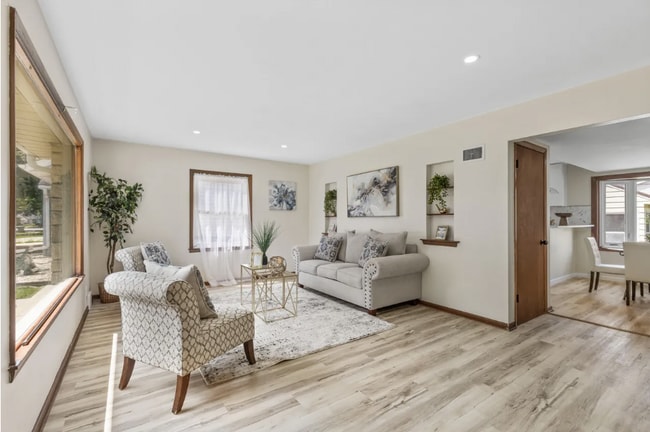 Building Photo - 3833 S 58th St Rental