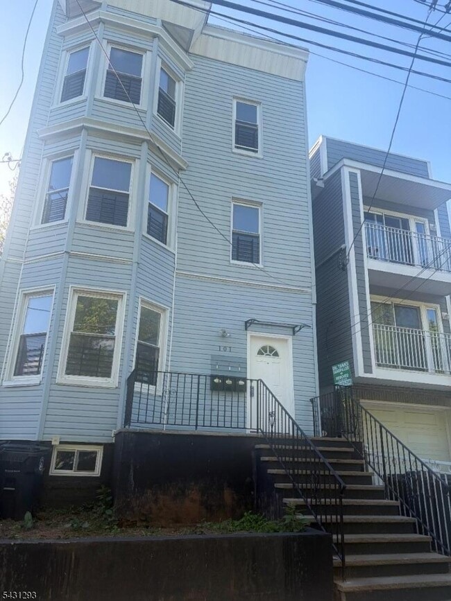 Building Photo - 101 Hedden Terrace Unit 2