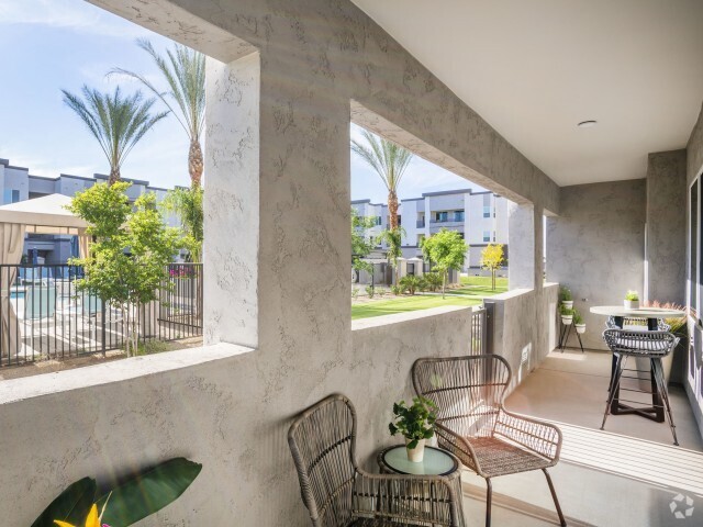 Large Patios and Decks - Acero Estrella Commons Rental