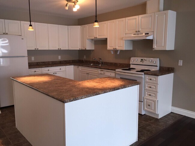 Photo - 7916-7988 88 Ave Unit 7916