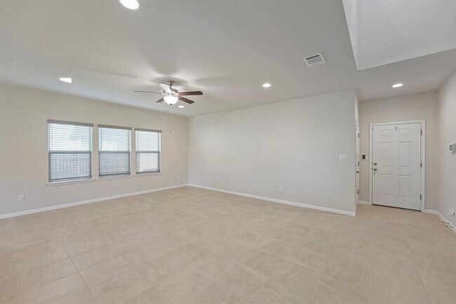 Photo - 202 Driftwood Ln