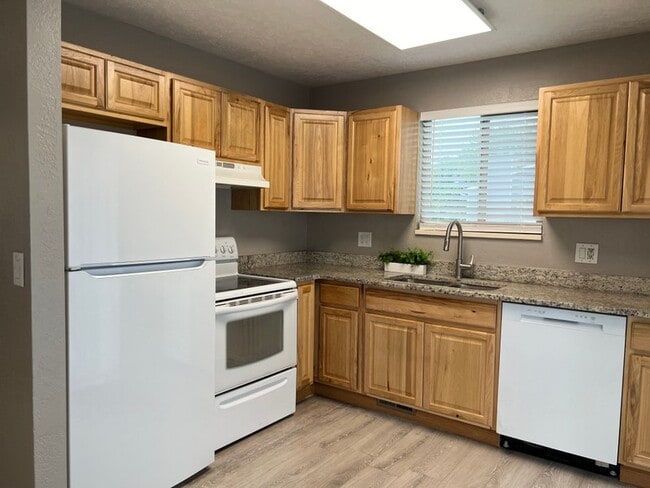 Photo - 674 N 1060 W