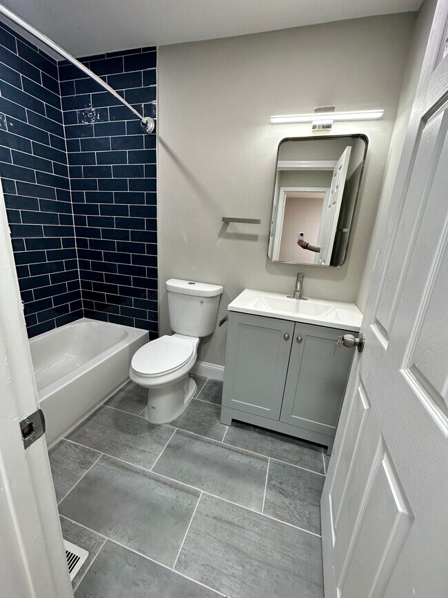 Ground Level 1-Bedroom Apartment - Renovated Bathroom