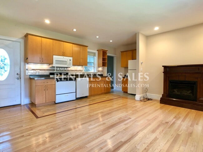 Photo - 23 Boylston St Apartments Unit 3