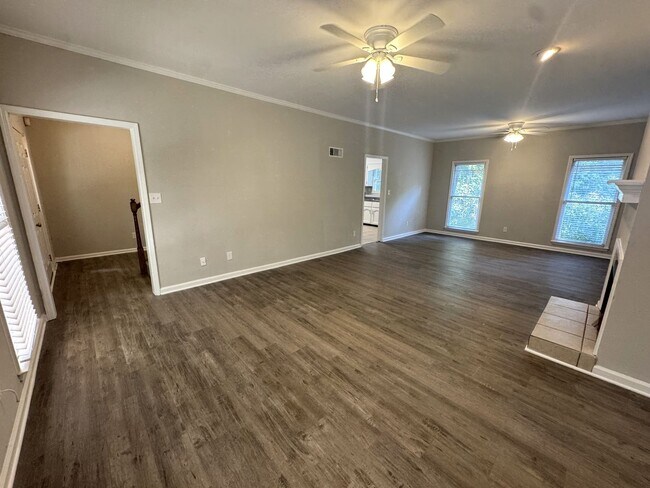 Photo - Five Points 6br House