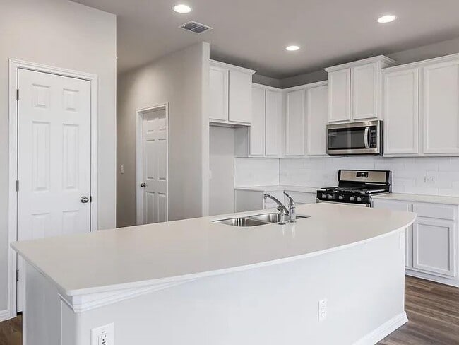 10702 Sentinel Dr