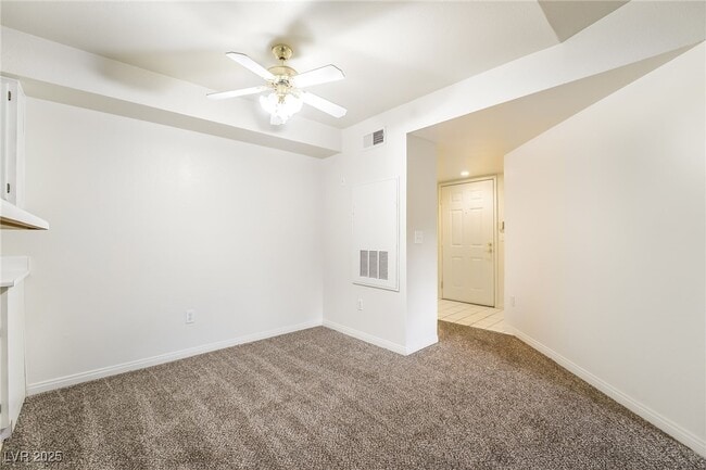 Building Photo - 231 W Horizon Ridge Pkwy Unit 921 Rental
