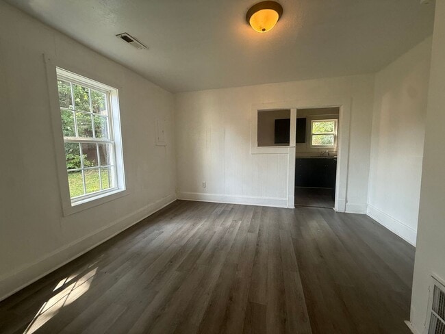 Photo - 221 S Broadway Ave