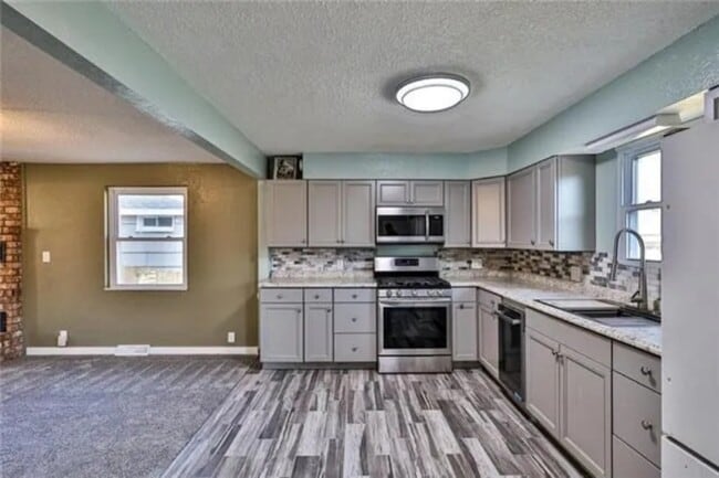 Photo - 711 S Northern Blvd