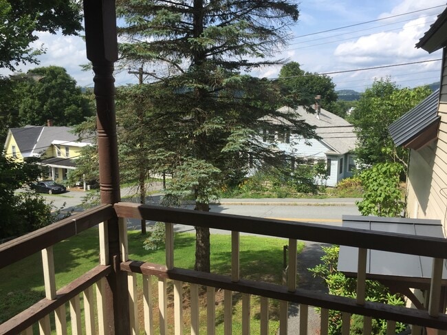 deck view. - 8 Prospect Street Unidad Apt B (2nd floor)
