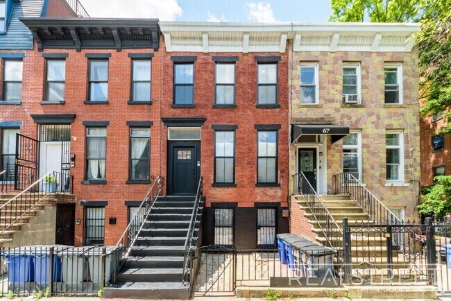 Building Photo - Rare & Spacious 4 Bed 4 Bath Duplex with P... Unit 1 Rental