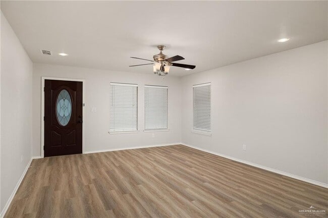Photo - 15 Camelot Dr