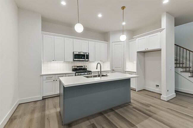 Photo - 7709 Earl Rudder Wy