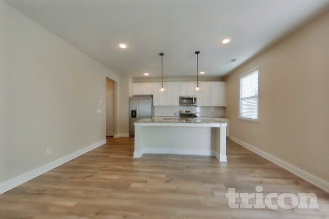 Photo - 83 Leyland Ct