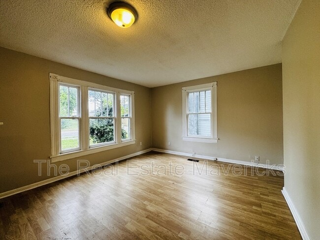 Photo - 2208 Duncan Ave