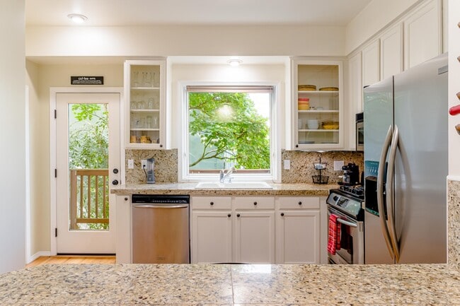 Photo - 2505 NW Thurman St