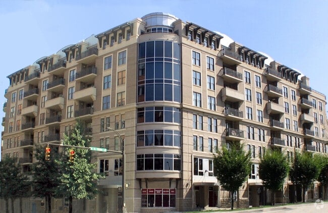 Building Photo - Gateway Plaza in Center City Condo with La...