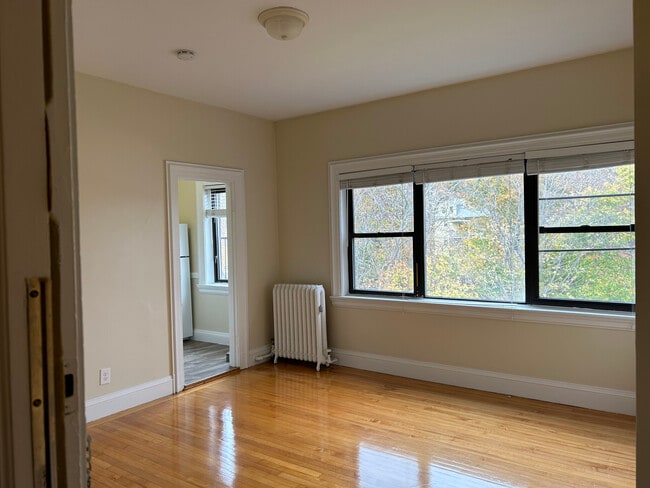 Building Photo - 1476 Beacon St Unit 3 Rental