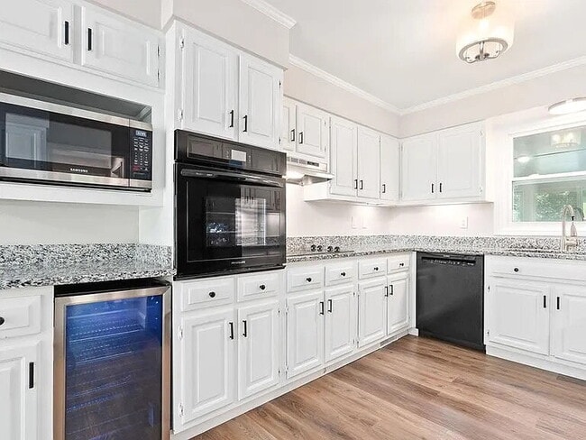 Building Photo - 1409 Robert Ln