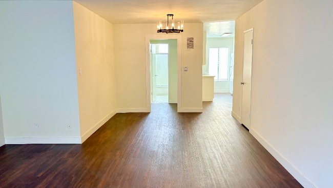 Building Photo - 508 N Kenmore Ave Unit 5 Rental