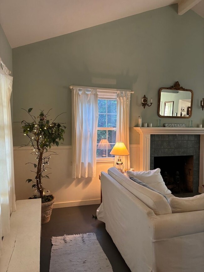Photo - Cozy Coastal Furnished Cottage by the Paci...