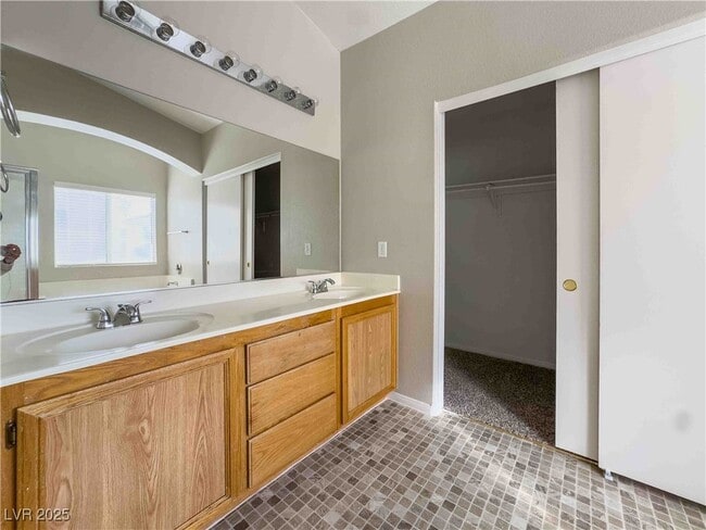 Building Photo - 5255 Cedar Bend Dr