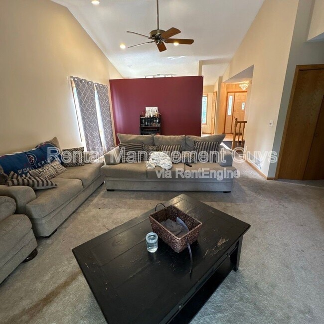 Building Photo - 726 E Nicollet Blvd Rental