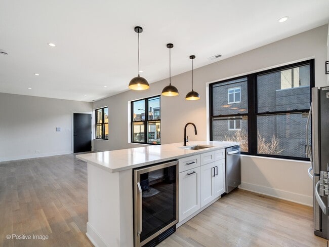 Photo - 846 N Ashland Ave Unit 2R