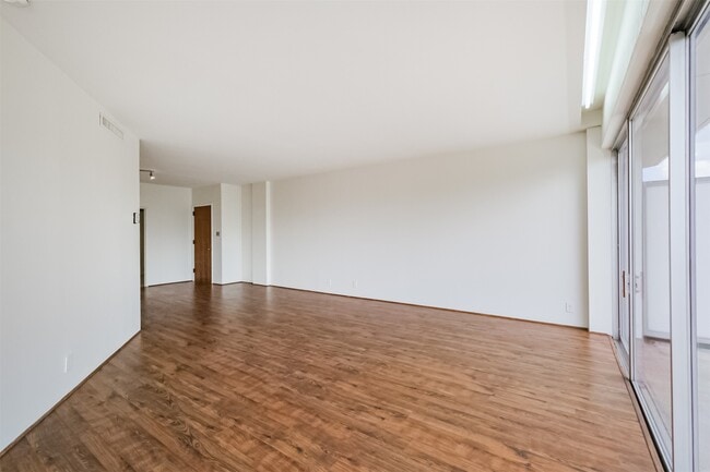 Building Photo - 5050 Woodway Dr