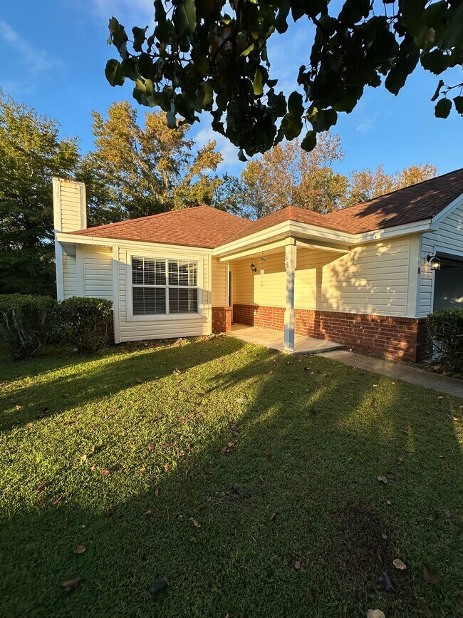 Photo - 8 Saint Ives Dr