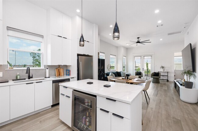 Photo - 1602 Mary St