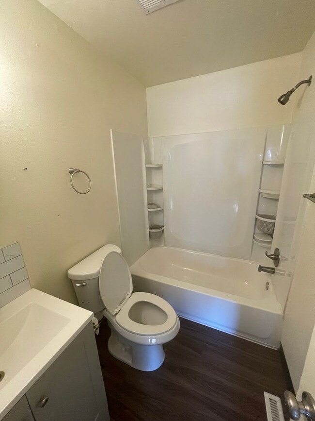 Photo - 1303 S Coffman St Unidad 1303 South Coffman,  3