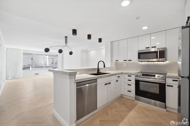 Building Photo - 403 Main St Unit 717N Rental