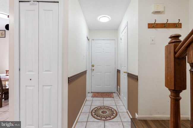 Building Photo - 520 Kingdom Ct