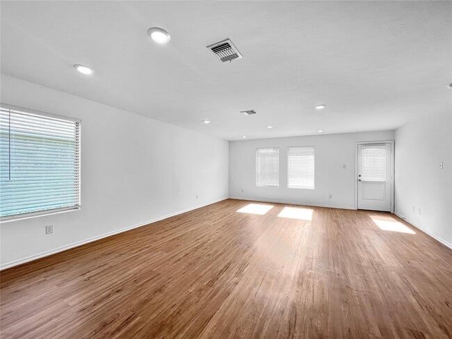 Photo - 2004 Alpine Bch Ln