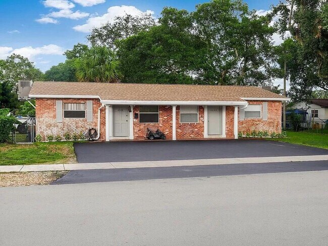 Photo - 4350 SW 62nd Ave