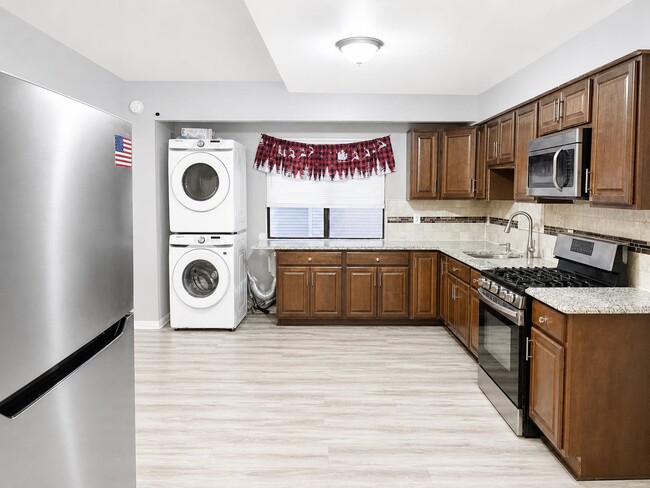Building Photo - 212 45th St Unit 2