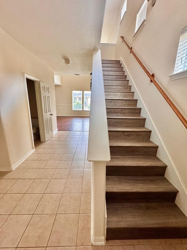 Photo - 3947 Calgary Cir