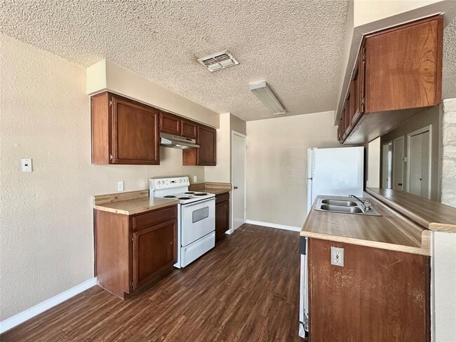 Photo - 209 E Noton St Unit 106