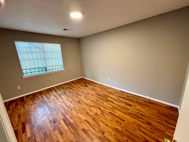 Photo - 1728 Felix Ave