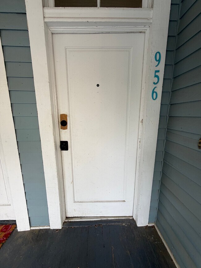 Photo - 956 New St