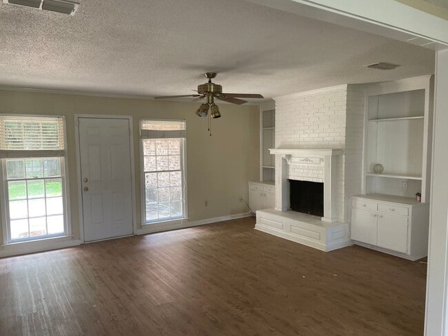 Photo - Nice 3/2 with bonus rm in Carriage Hills