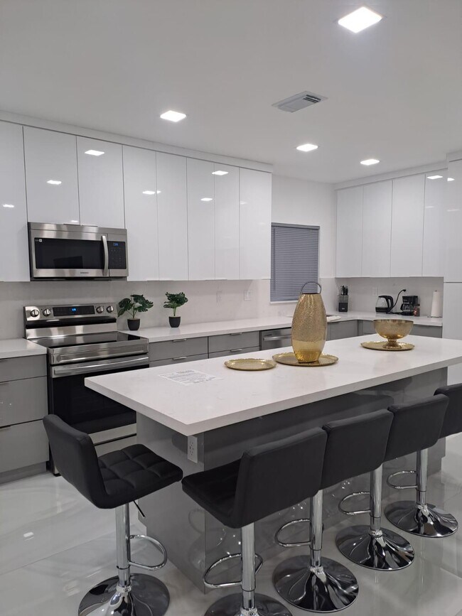 Photo - 1060 Tyler St